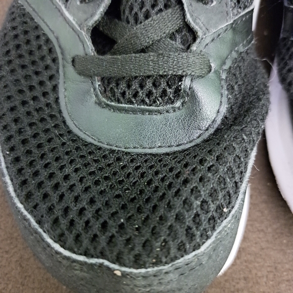 Reebok Women's High Cut Runners - Picture 10 of 10